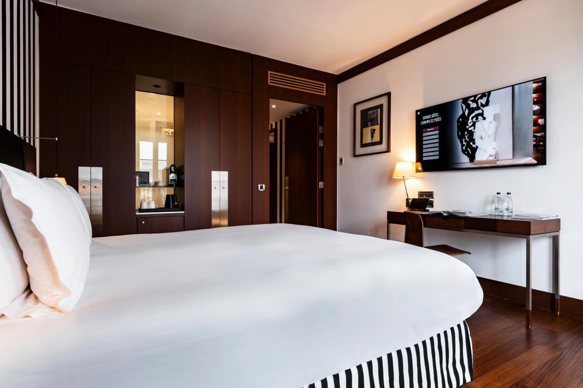 Grand Hotel Champs-Elysees Paris Bagian luar foto